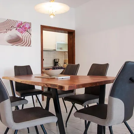 Domus Albus Apartman *